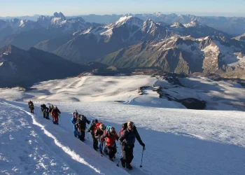 Elbrus zirvəsinə qalxan qrupda faciə: Beş nəfər ölüb