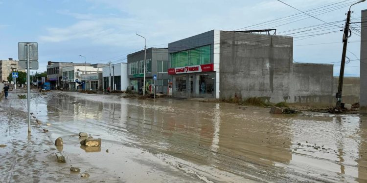 Gürcüstanda güclü yağış daşqına səbəb oldu, sakinlər təxliyə edilir