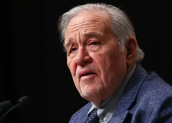 İlber Ortaylının əşyalarının ucuz qiymətə satılması müzakirə yaratdı