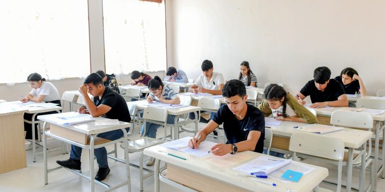 Qəbul imtahanında 12 nəfər qayda pozuntusuna görə imtahandan çıxarılıb
