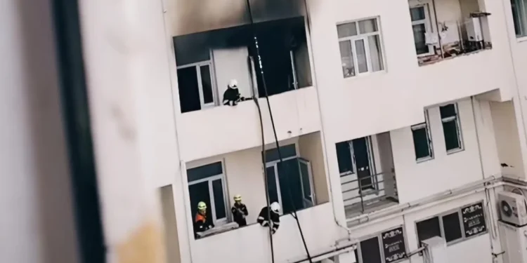 Xırdalanda çoxmərtəbəli yaşayış binasında yanğın baş verib