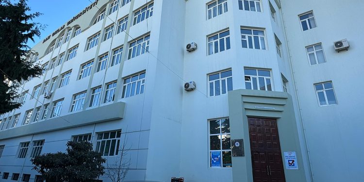 Bakı Qızlar Universitetinin fəaliyyəti dayandırılıb. Tələbələrin aqibəti necə olacaq?