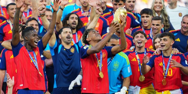 İspaniya dünya çempionu oldu