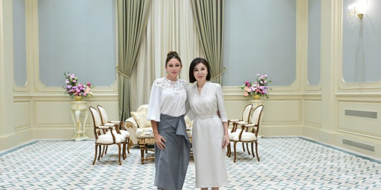 Azərbaycanın və Özbəkistanın birinci xanımlarının çay masası əsnasında təkbətək görüşü olub 