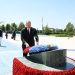 Prezident İlham Əliyev Daşkənddə Müstəqillik abidəsini ziyarət edib