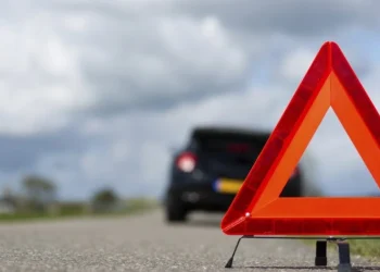 Buzovnada minik avtomobili yük maşınına çırpıldı: Sürücü həlak oldu