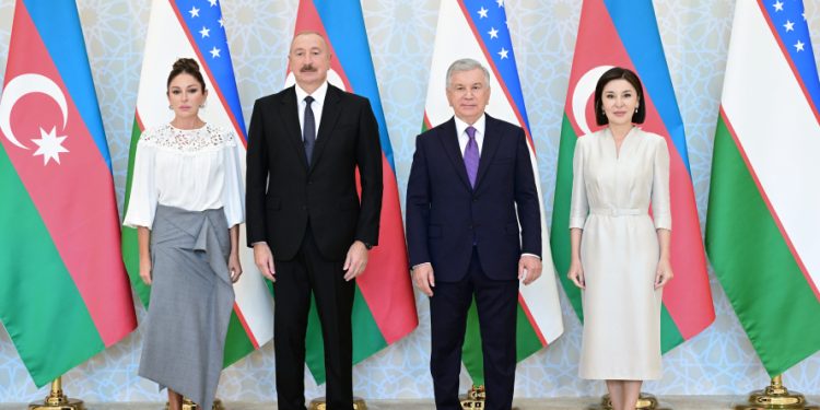 Azərbaycan ilə Özbəkistan prezidentləri və birinci xanımlar “Kuksaroy” Dövlət İqamətgahında birgə foto çəkdiriblər