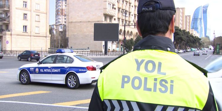 Yol polisi həftəsonu səfərə çıxan sürücülərə xəbərdarlıq edib