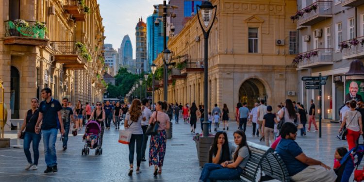 İlin əvvəlindən Azərbaycan əhalisinin sayı 10 milyon 273 min 450 nəfərə çatıb.