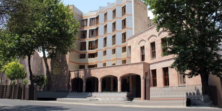 Ermənistanda sabiq baş nazirin oğlu qətldə şübhəli bilinir