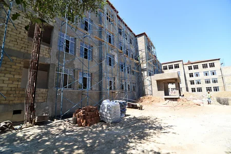 Bakıda 7 məktəb və bağçada tikinti-təmir işləri aparılır – FOTO
