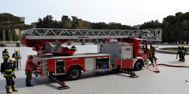 Sumqayıtda internat yataqxanasında yanğın: ana və oğlu zəhərləndi