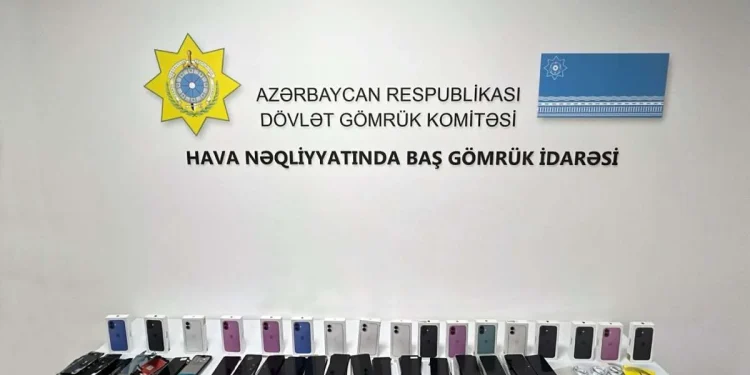 İstanbuldan Bakıya 17 bəyan edilməmiş “iPhone” keçirilməsinin qarşısı alınıb