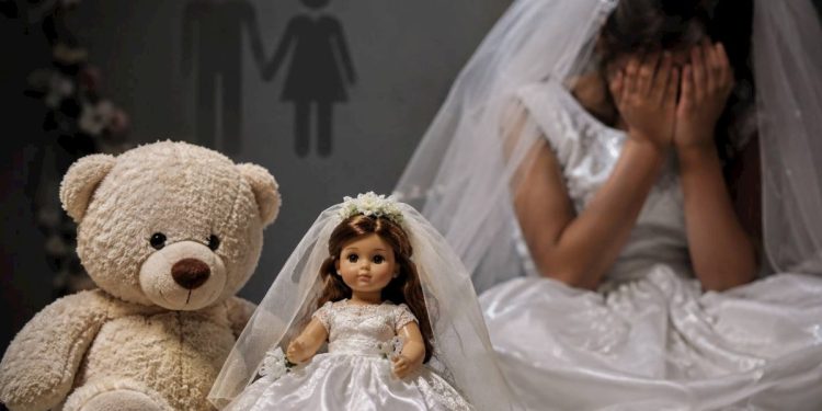 Ağdaşdakı erkən nikah qalmaqalı: Komitə rəsmisindən valideynlərə mesaj