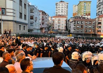 “Süleymançılar”ın Ümraniyədəki mərkəzinə polis əməliyyatı: qarşıdurma yaşanıb