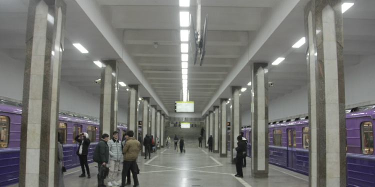 “Əhmədli” stansiyasında sərnişin qatar yoluna düşüb