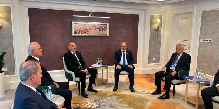 Prezident İlham Əliyev və Nikol Paşinyan arasında görüş başlayıb
