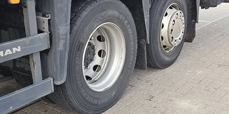 İmişlidə təkər sexində hava balonu partlayıb, iki nəfər ağır xəsarət alıb