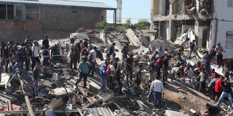 Kolumbiyada zəlzələ 329 nəfərin həyatına son qoydu
