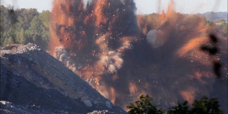 Xocavənddə buldozer minaya düşüb, iki nəfər xəsarət alıb