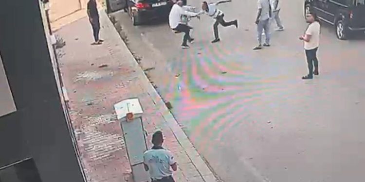 Qaziantepdə millət vəkilinə qarşı bıçaqlı hücum baş verib.