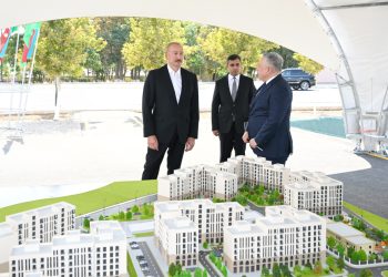 Prezident İlham Əliyev Naxçıvan şəhərində sosial evlər kompleksinin təməlini qoyub