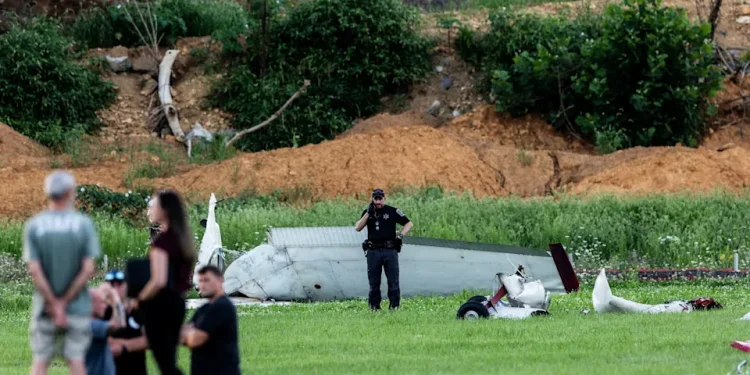 ABŞ-da təyyarə polis helikopterinə çırpıldı: pilot öldü