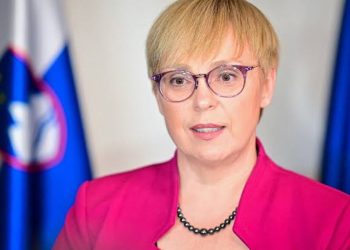 Kortejində iki avtomobil toqquşdu, Sloveniya Prezidenti xəsarət aldı
