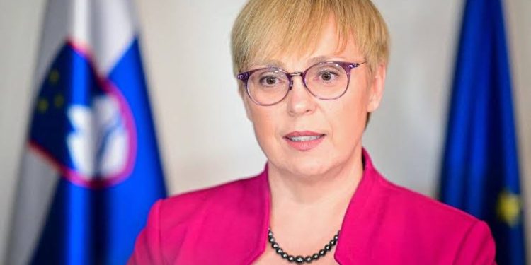Kortejində iki avtomobil toqquşdu, Sloveniya Prezidenti xəsarət aldı