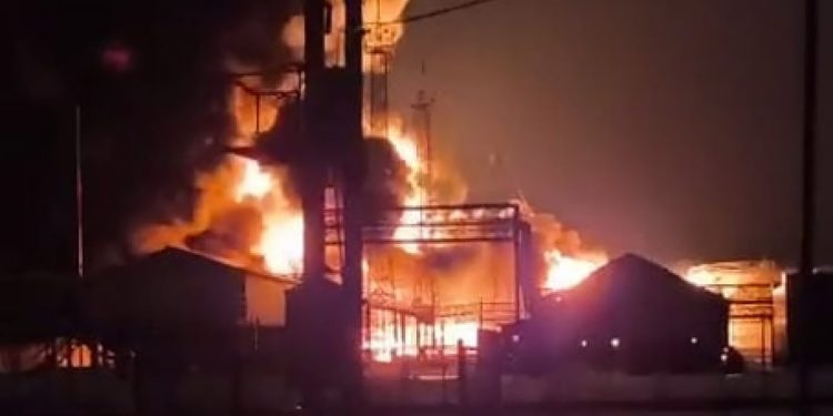 Ukrayna Rusiyanın hərbi aerodromu və neft emalı zavodunu vurdu