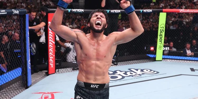 Tofiq Musayev UFC-də növbəti qələbəsini qazandı