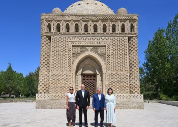 Azərbaycan ilə Özbəkistanın prezidentləri və birinci xanımları Buxarada İsmayıl Samani türbəsi ilə tanış olublar