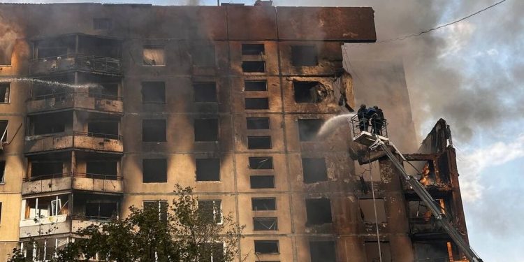 Xarkovda yaşayış binasına zərbə: 2 ölü, 12 yaralı