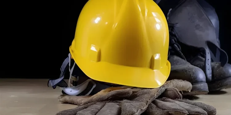 Zavodda faciə: 18 yaşlı işçi damdan yıxılaraq ölüb