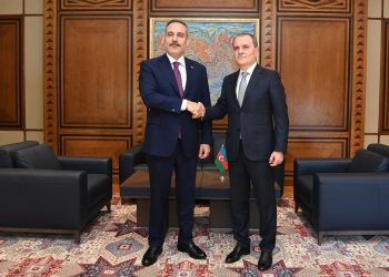 Türkiyənin XİN başçısı Azərbaycana rəsmi səfərə gəlib – FOTO