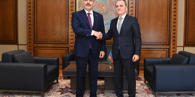 Türkiyənin XİN başçısı Azərbaycana rəsmi səfərə gəlib – FOTO