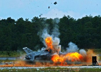 ABŞ-də F-16 qırıcısı qəzaya uğradı, pilot katapult etdi