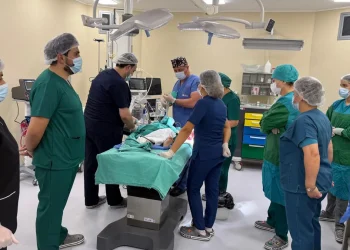 Azərbaycanda 3 yaşlı uşağın əli ət maşınında qaldı: 8 saatlıq əməliyyatın detalları