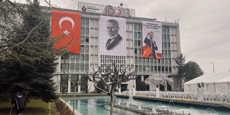 İstanbul bələdiyyəsi ilə bağlı istintaqda daha 13 nəfər saxlanılır