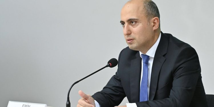 Emin Əmrullayev: Bu il 125 mindən çox uşaq birinci sinfə gedir