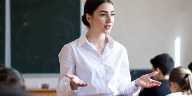 Müəllimlərin geyimi ilə bağlı yeni qaydalar açıqlanacaq
