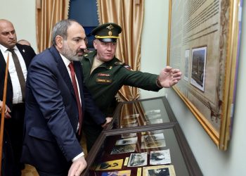Paşinyan: Rusiya bazanı çıxarmaq istəsə, Ermənistan etiraz etməyəcək