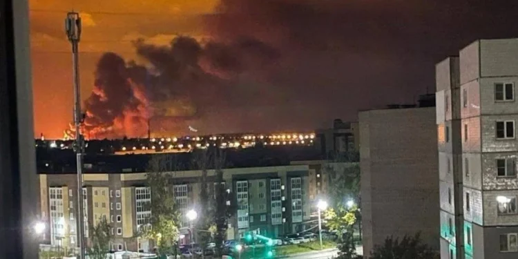 Rusiyada neft emalı zavoduna PUA hücumu: yanğın baş verib