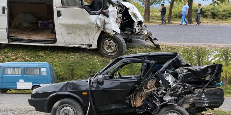 Qaxda iki avtomobil toqquşdu: 4 nəfər yaralandı