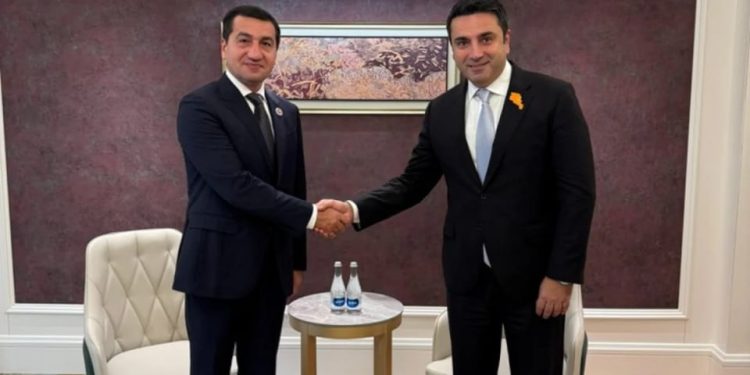 Hikmət Hacıyev Alen Simonyanla Bişkekdə görüşüb