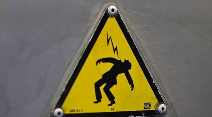 Bakıda usta elektrik cərəyanının təsirindən ölüb