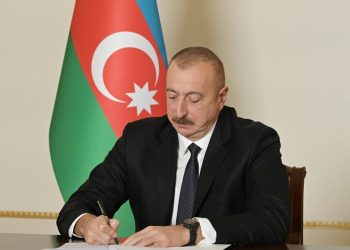 Prezident İlham Əliyev Xalq artisti Aleksandr Şarovskinin vəfatı ilə bağlı nekroloq imzalayıb