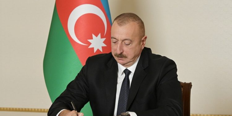 Prezident İlham Əliyev Xalq artisti Aleksandr Şarovskinin vəfatı ilə bağlı nekroloq imzalayıb