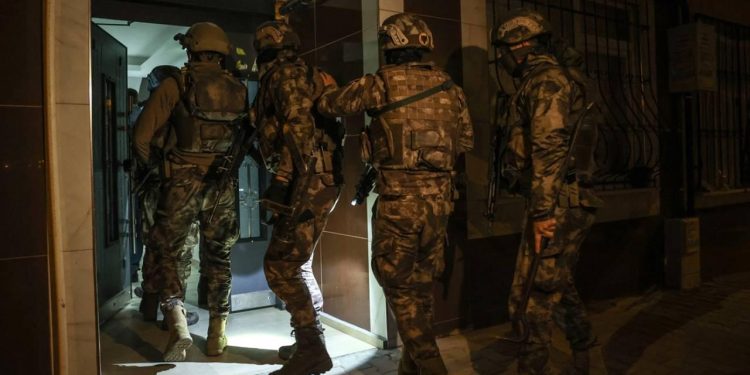 İstanbulda İŞİD üzvünə qarşı əməliyyat keçirilib: ölən var